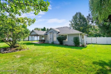 SINGLE-LEVEL  HOME IN HAYDEN'S WOODLAND MEADOWS. Woodland on Hayden Lake Country Club in Idaho - for sale on GolfHomes.com, golf home, golf lot