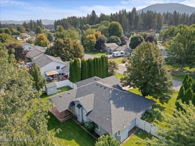 SINGLE-LEVEL  HOME IN HAYDEN'S WOODLAND MEADOWS. Woodland on Hayden Lake Country Club in Idaho - for sale on GolfHomes.com, golf home, golf lot