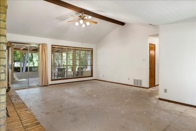 Discover the potential in this 3 bedroom, 2 bath home tucked on Hide-A-Way Lake Golf Course in Texas - for sale on GolfHomes.com, golf home, golf lot