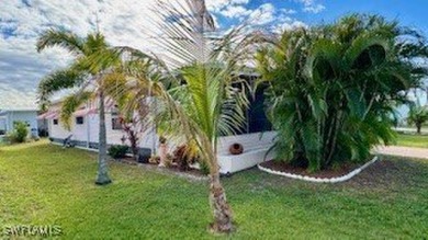 This stunning manufactured home boasts 2 bedrooms and 2 on Riverbend Golf and Country Club in Florida - for sale on GolfHomes.com, golf home, golf lot