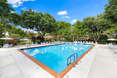 Stunning and bright 3BR/2BA condo with spacious rooms and on Palm-Aire Country Club and Resort - The Oaks in Florida - for sale on GolfHomes.com, golf home, golf lot