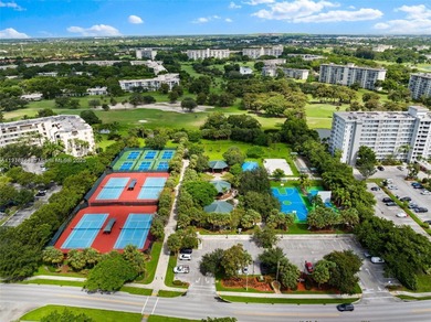 Stunning and bright 3BR/2BA condo with spacious rooms and on Palm-Aire Country Club and Resort - The Oaks in Florida - for sale on GolfHomes.com, golf home, golf lot