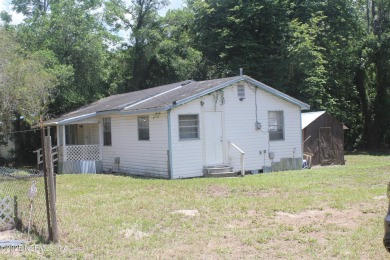 Charming Cottage Near Golf, Parks, and Beaches! Discover the on Palatka Golf Club in Florida - for sale on GolfHomes.com, golf home, golf lot