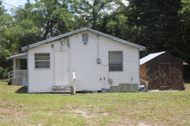 Charming Cottage Near Golf, Parks, and Beaches! Discover the on Palatka Golf Club in Florida - for sale on GolfHomes.com, golf home, golf lot