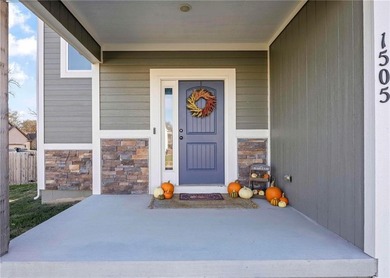 You'll love this almost new 2-story in the Smithville School on Paradise Pointe Golf Complex in Missouri - for sale on GolfHomes.com, golf home, golf lot