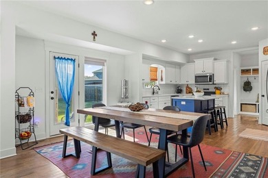 You'll love this almost new 2-story in the Smithville School on Paradise Pointe Golf Complex in Missouri - for sale on GolfHomes.com, golf home, golf lot