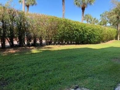 THIS 2/2  SPACIOUS AND PRISTINE CONDO IS MOVE IN READY.FIRST on Bear Lakes Country Club in Florida - for sale on GolfHomes.com, golf home, golf lot
