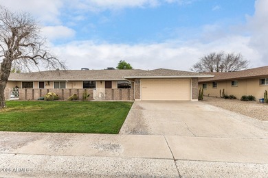 Charming 2 bed/2 bath golf course home now available in on Sun City Lakes West and East in Arizona - for sale on GolfHomes.com, golf home, golf lot