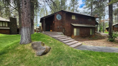 #61 Wildflower boasts an exceptional location on the 13th hole on Sunriver Woodlands Golf Course in Oregon - for sale on GolfHomes.com, golf home, golf lot