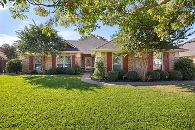 Immaculate 1,822-sq-ft residence perfectly situated within the on Pecan Plantation Country Club in Texas - for sale on GolfHomes.com, golf home, golf lot