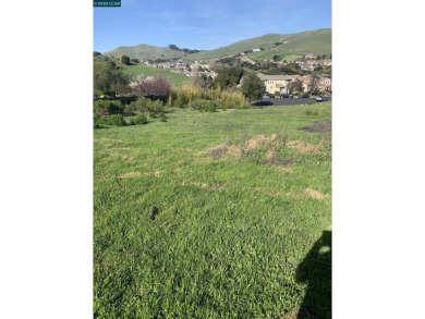 This is a perfect location to build your dream home. Located on Hiddenbrooke Golf Club in California - for sale on GolfHomes.com, golf home, golf lot