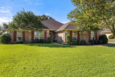 Immaculate 1,822-sq-ft residence perfectly situated within the on Pecan Plantation Country Club in Texas - for sale on GolfHomes.com, golf home, golf lot