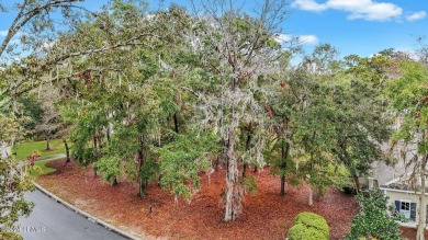 Close the back gate, shopping, groceries, dining  more!  Welcome on Belfair Golf Club in South Carolina - for sale on GolfHomes.com, golf home, golf lot