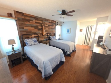 Timber Pines 2 Bedroom Home 2 Full Bathrooms And A Screened 2 on Timber Pines Golf Course in Florida - for sale on GolfHomes.com, golf home, golf lot