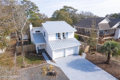 YOUnique 3 bedroom 2 1/2 bath home located a short jaunt to on Founders Club At St. James Plantation in North Carolina - for sale on GolfHomes.com, golf home, golf lot