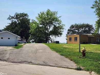 Golf & nature at your doorstep! Discover this charming two on Crestwood Hills Golf Course in Iowa - for sale on GolfHomes.com, golf home, golf lot