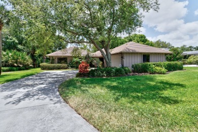 Detached home in beautiful Golf Community.  This 2bd, 2bath 2 on Bent Pine Golf Club in Florida - for sale on GolfHomes.com, golf home, golf lot