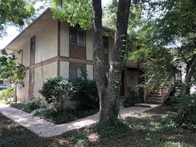 2Bed/1bath Quad overlooking Hilamin Golf Course several long on Hilaman Park Golf Course in Florida - for sale on GolfHomes.com, golf home, golf lot