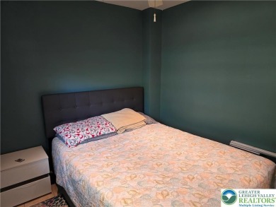 This 4 bedroom, 2 bath split level home sits in an amenity on Pocono Farms Country Club in Pennsylvania - for sale on GolfHomes.com, golf home, golf lot