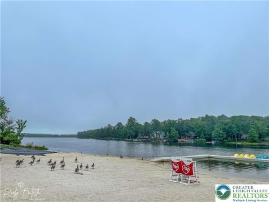 This 4 bedroom, 2 bath split level home sits in an amenity on Pocono Farms Country Club in Pennsylvania - for sale on GolfHomes.com, golf home, golf lot