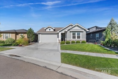 Stunning home on the 17th fairway of Red Hawk golf course! A on Hunters Point Golf Club in Idaho - for sale on GolfHomes.com, golf home, golf lot