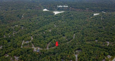 Level, buildable lot in excellent location! Minutes to Back 40 on Bella Vista - Metfield Golf Complex and Country Club in Arkansas - for sale on GolfHomes.com, golf home, golf lot