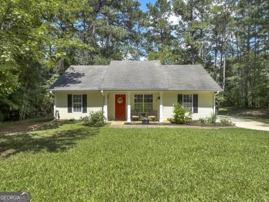 Welcome to this charming well maintained 3-bed, 2-bath move-in on Turtle Cove Golf Course in Georgia - for sale on GolfHomes.com, golf home, golf lot