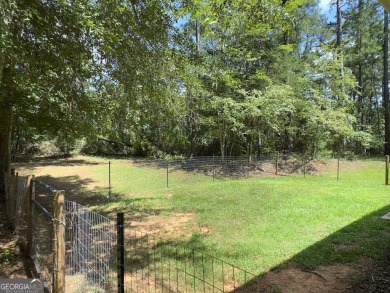 Welcome to this charming well maintained 3-bed, 2-bath move-in on Turtle Cove Golf Course in Georgia - for sale on GolfHomes.com, golf home, golf lot
