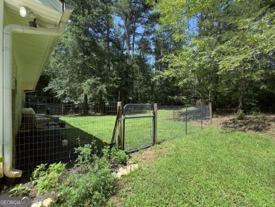 Welcome to this charming well maintained 3-bed, 2-bath move-in on Turtle Cove Golf Course in Georgia - for sale on GolfHomes.com, golf home, golf lot