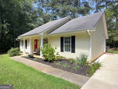 Welcome to this charming well maintained 3-bed, 2-bath move-in on Turtle Cove Golf Course in Georgia - for sale on GolfHomes.com, golf home, golf lot