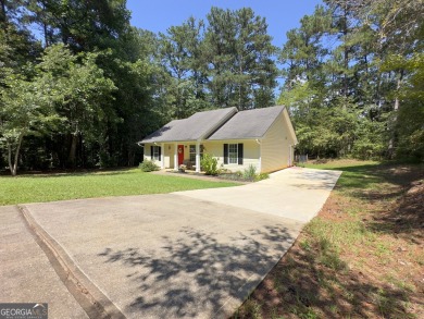 Welcome to this charming well maintained 3-bed, 2-bath move-in on Turtle Cove Golf Course in Georgia - for sale on GolfHomes.com, golf home, golf lot