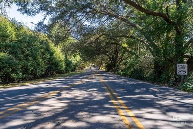 Welcome to this spacious home located in a mature neighborhood on Quail Creek Golf Course in Alabama - for sale on GolfHomes.com, golf home, golf lot