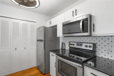 Time to step into pure elegance in this fully furnished-turnkey on Vista Plantation Golf Club in Florida - for sale on GolfHomes.com, golf home, golf lot