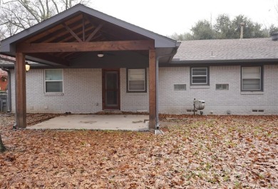 Wonderful home with updated kitchen, conveniently located near on Keeton Park Golf Course in Texas - for sale on GolfHomes.com, golf home, golf lot
