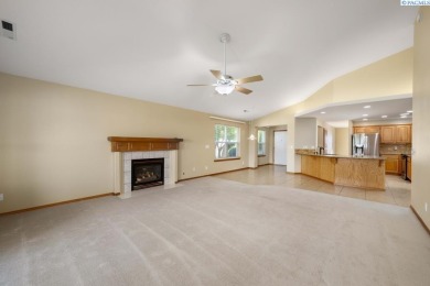 Welcome to your next chapter of *easy living with a view*! This on Canyon Lakes Golf Course in Washington - for sale on GolfHomes.com, golf home, golf lot