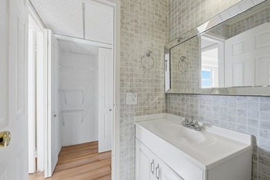 WELCOME TO THIS AMAZING LAKEVIEW IN MONACO! Resortstyle 55+ on Kings Point Golf -Flanders Way in Florida - for sale on GolfHomes.com, golf home, golf lot