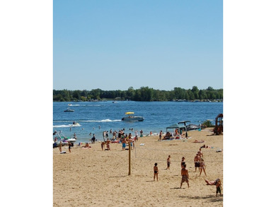 Welcome to the 18th hole of the Royal golf course. Enjoy a on Canadian Lakes Country Club-The Royal Course in Michigan - for sale on GolfHomes.com, golf home, golf lot