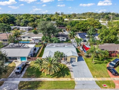 Welcome home to a warm and inviting 3-bed, 2-bath residence on Cooper Colony Country Club in Florida - for sale on GolfHomes.com, golf home, golf lot