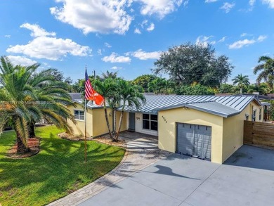 Welcome home to a warm and inviting 3-bed, 2-bath residence on Cooper Colony Country Club in Florida - for sale on GolfHomes.com, golf home, golf lot