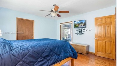 Welcome home to a warm and inviting 3-bed, 2-bath residence on Cooper Colony Country Club in Florida - for sale on GolfHomes.com, golf home, golf lot