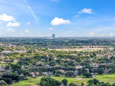 Welcome home to a warm and inviting 3-bed, 2-bath residence on Cooper Colony Country Club in Florida - for sale on GolfHomes.com, golf home, golf lot