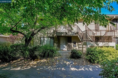 Welcome to this delightful and serene 1 bedroom/ 1 bathroom Del on Rossmoor Golf Course in California - for sale on GolfHomes.com, golf home, golf lot