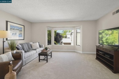 Welcome to this delightful and serene 1 bedroom/ 1 bathroom Del on Rossmoor Golf Course in California - for sale on GolfHomes.com, golf home, golf lot