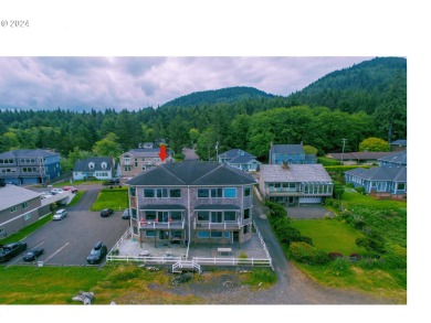 Welcome to your stunning oceanfront townhouse, only steps from on Seaside Golf Course in Oregon - for sale on GolfHomes.com, golf home, golf lot