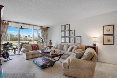 Discover the perfect blend of comfort and convenience at this on Oaks Country Club in Florida - for sale on GolfHomes.com, golf home, golf lot