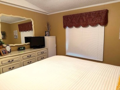 2023 AC UNIT! MOTIVATED SELLER! BEAUTIFULLY MAINTAINED 2-BEDROOM on Anglers Green Golf Course in Florida - for sale on GolfHomes.com, golf home, golf lot