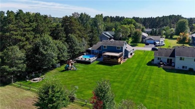It's everything you've been dreaming of! Large trees, gorgeous on Oak Hill Golf Club in Minnesota - for sale on GolfHomes.com, golf home, golf lot