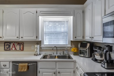 Pristine home in the heart of Castlewoods, at 213 Boxwood Circle on Castlewoods Golf Club in Mississippi - for sale on GolfHomes.com, golf home, golf lot