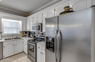 Pristine home in the heart of Castlewoods, at 213 Boxwood Circle on Castlewoods Golf Club in Mississippi - for sale on GolfHomes.com, golf home, golf lot