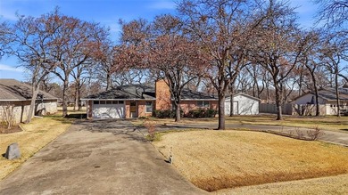 Great potential in this three-bedroom, two-bath golf course on Lake Kiowa Golf Course in Texas - for sale on GolfHomes.com, golf home, golf lot